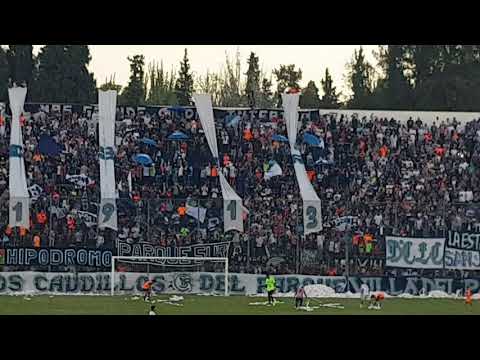 "Himno Nacional/ La Banda Leprosa ya llego. Club Sportivo Independiente Rivadavia vs Sarmiento." Barra: Los Caudillos del Parque &bull; Club: Independiente Rivadavia