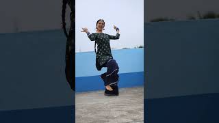 Download lagu Shake karaan🔥| Dance | #kanikakapoor #shake #karaan #trending #trend #viral  #shortsfeed #ytshorts mp3