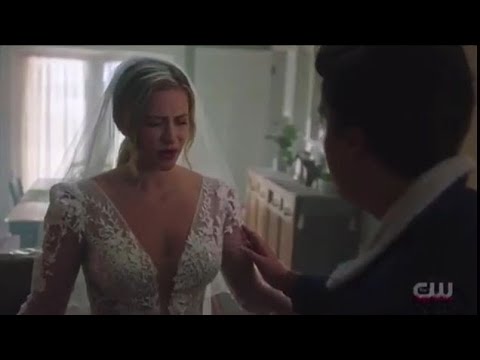 Bughead Kiss Scene (Betty and Jughead) - Riverdale 6x05