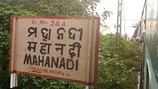 preview picture of video 'HOWH- HYB EAST COAST Express crossing The River Mahanadi, Mahanadi, Odissa, মহানদী, ওড়িষা,'