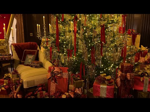 LONGWOOD GARDENS CHRISTMAS TOUR! A "Jewel Box" Conservatory Decorated for the Holiday Season!