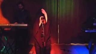 Zola Jesus - &#39;Trust Me&#39; (Live)