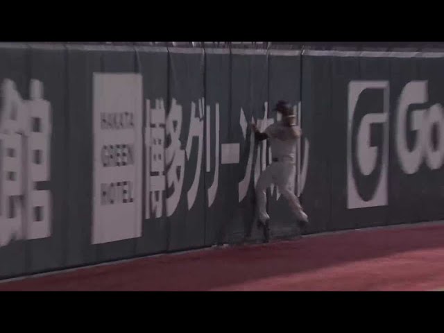 【4回表】ホークス・谷川原 フェンス際の打球をジャンピングキャッチ!! 2021/8/15 H-F