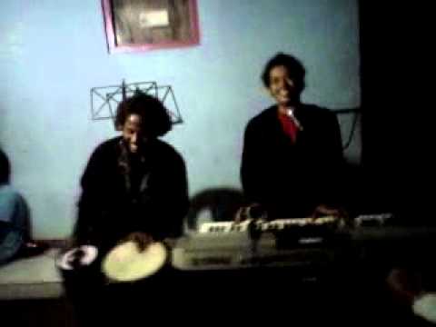 DUO RACUN BERMAIN KENDANG DAN ORGAN SAMBIL TERIAK TERIAK