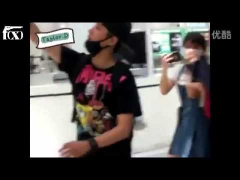 150611 Amber filming & chatting with cfans + received kryber fan - Shenzhen Airport new