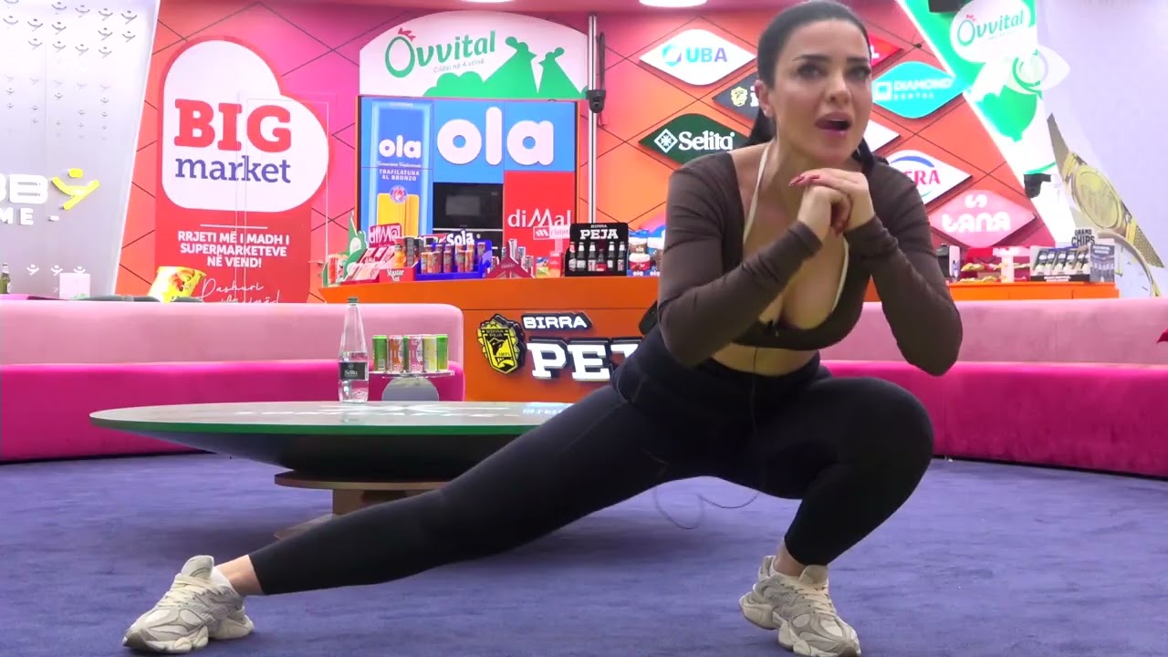 Egi nis mëngjesin duke bërë stërvitje