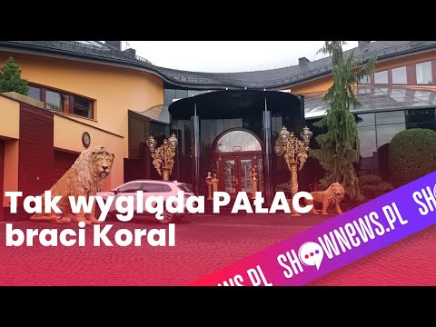 Tak wygląda PAŁAC braci Koral. ZŁOTE rzeźby zwierząt, luksusowe auta i papież w oknie