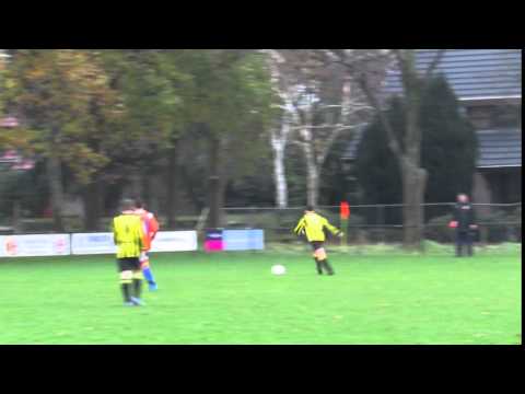 16. 3-3 Speler VVV krijgt alle tijd om uit te halen en te scoren