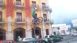 videos de risa  caer en bicicleta