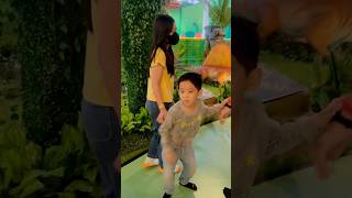 Download lagu Keizo is scared to see a giant dinosaur ⁉️ mp3