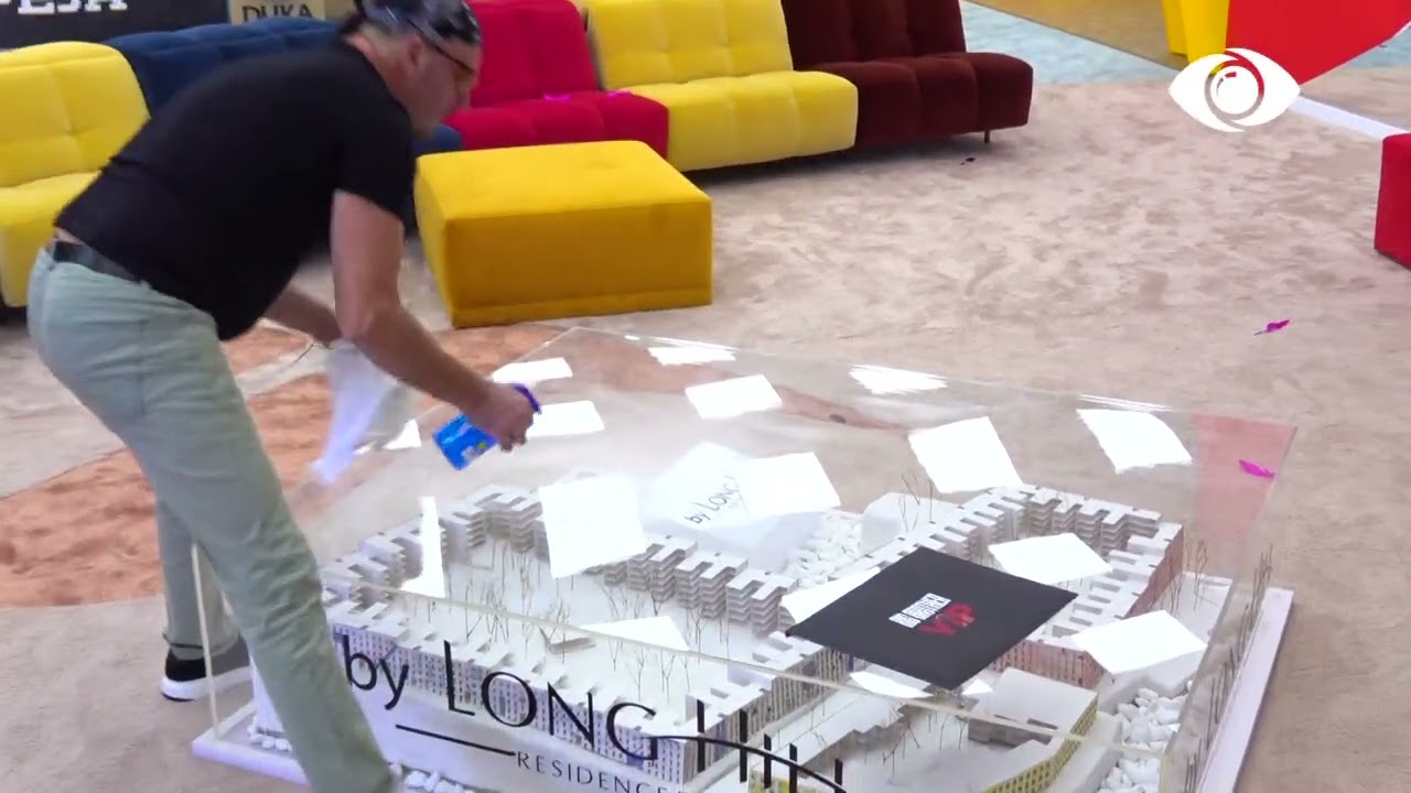 Zarfi i zi, banorët s'duhet ta prekin deri në njoftimin e Vëllait të Madh