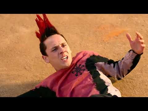 Johnny le da la "bienvenida" a Hawk en "Colmillo de Águila".