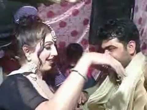 Butt sohneya mehndi dance