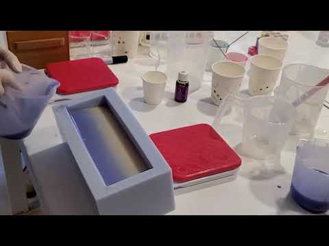ENGLISH VERSION: GRADIENT POURING Handmade Soap TECHNIQUE by FIONA LUI