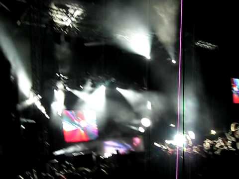 2 Armin Van Buuren playing Oceanlab vs. Gareth Emery - On a Metropolis Day. Monster Massive 10/31/09
