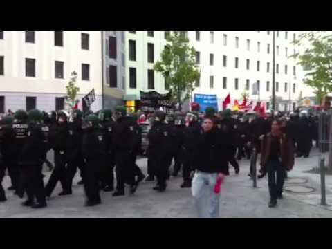 1. Mai 2013 in Berlin - "Revolutionäre 1. Mai-Demo" auf der Axel-Springer-Straße