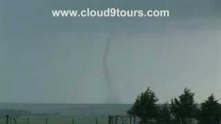 preview picture of video 'Tornado near Grainfield, KS May 22, 2008'