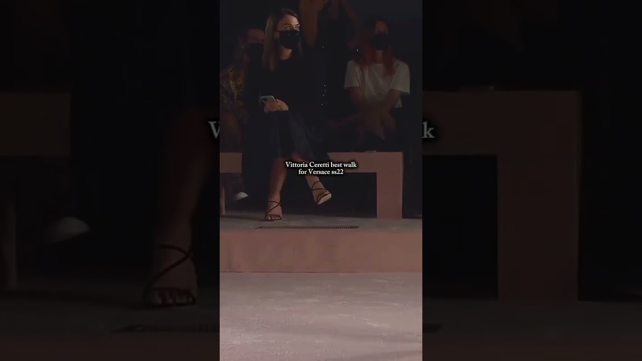#vittoriaceretti best for Versace🧡#runway #fashion #shortsviral #feed #foryou #100millionviews #edit