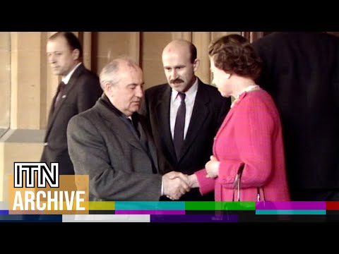 When Queen Elizabeth II met Mikhail Gorbachev (1989) | Royal History