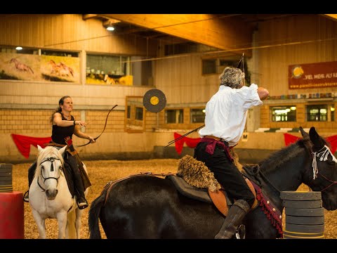 Show im berittenen Bogenschiessen Roger Ittig & Nicole Glanzmann
