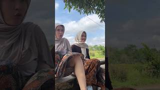 Download lagu While we were having fun chatting, we were approached by a bee 😁😁 #villagegirl #villagewidow #cou... mp3 Download lagu While we were having fun chatting, we were approached by a bee 😁😁 #villagegirl #villagewidow #cou... mp3