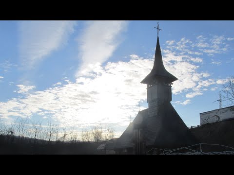 Bisericuta de Lemn din ORASUL RAMNiCU VALCEA PARTEA 1 # Ca pe IMPARATU TUTUROR SAL PRiMiM #