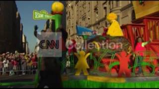 ELMO, BIG BIRD AT MACY'S THANKSGIVING DAY PARADE