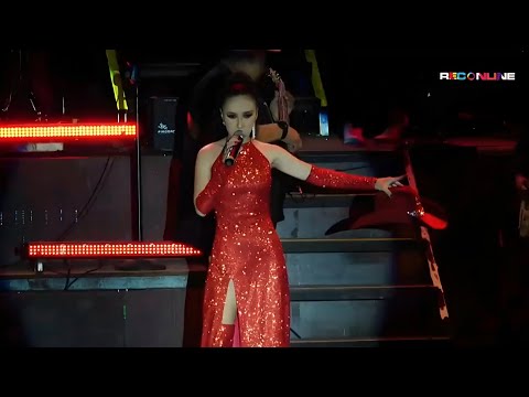 CÓMO SI NADA - FABI VALDIVIA