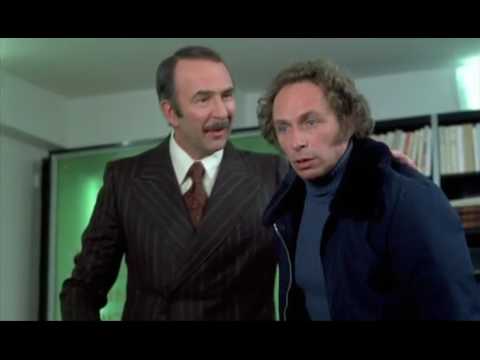 On aura tout vu (1976) - Une nympho dans un commando, c'est génial !