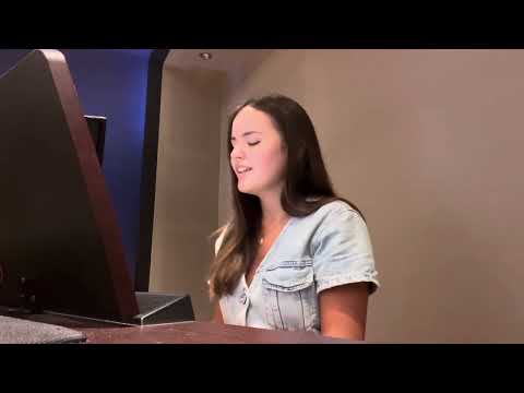 Júlia Ochôa- WILDFLOWER (Billie Eilish Cover)