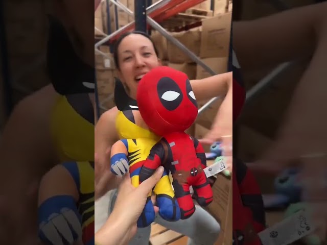 Vídeo relacionado con Manhattan Toy Playdate Friends Nico - Muñeca Lavable a máquina y Apta para Secadora, 35,56 cm con Mini Gallo de Peluche