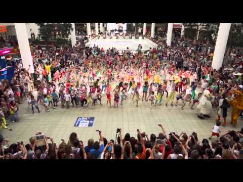 Video aus YouTube: Tanzender Kinder-Flashmob in Kasan