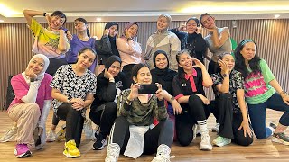 Download lagu Garam dan Madu (Sakit Dadaku) - Tenxi, Naykilla, Jemsii | Zumba | Choreo by Ola | Dance Workout mp3