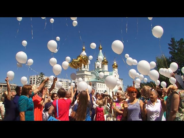 Крестный ход, молебен и флешмоб