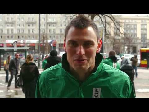 Mecz siatkówki w Warszawie - Zbyszek Bartman i Okocim