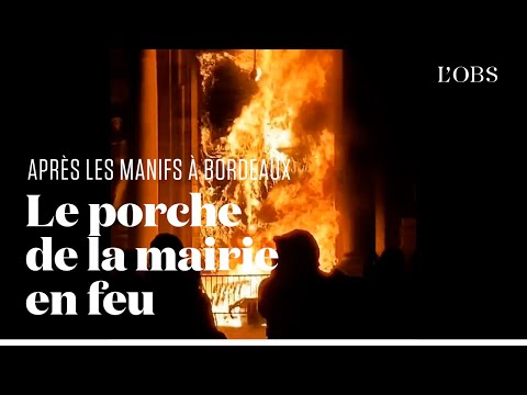 La mairie de Bordeaux derrière les flammes après les manifs contre la réforme des retraites