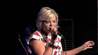 Che Storia E (Laura Pausini) Claire Crosby