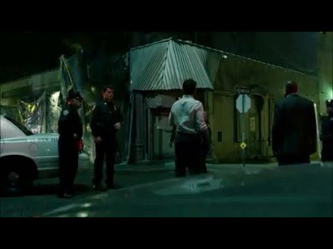 La policía rodea el edificio donde se esconde Daredevil - DAREDEVIL 1X06