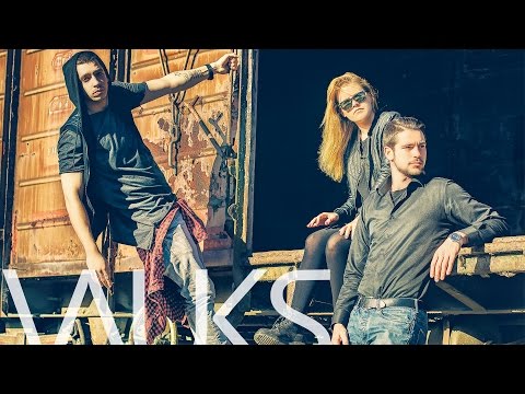 Vauks - Vseh Skrivnosti Se Ne Izda feat. Sara (Official Video)