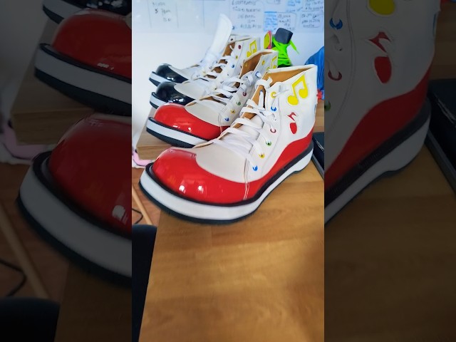 Vídeo relacionado con FIESTAS GUIRCA, S.L. Zapatos de Payaso Rojos Infantil