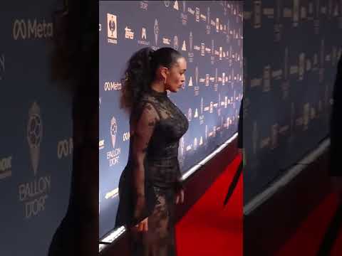 🤩 Jorja Smith sur le tapis rouge du Ballon d'Or en direct de Londres ! #jorjasmith #ballondor