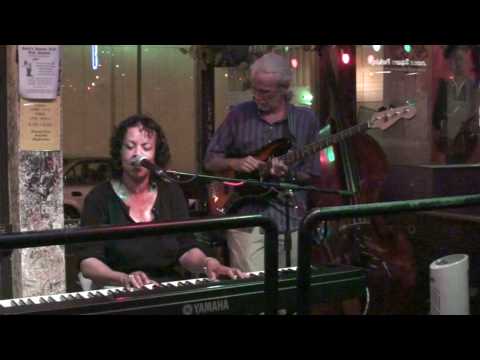 Di Anne Price and her Boyfriends: Tim Goodwin & Tom Lonardo performing I'll Fly Away