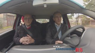 Alexandre Appel faz test drive nas ruas de Porto Alegre com o Fiat Mobi