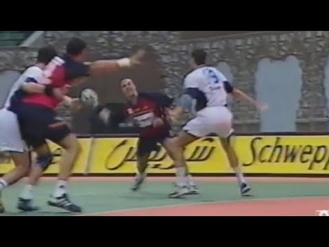 Golazo de Lozano, lanzamiento de cadera espléndido. Mundial EGY-1999. ESP-YUG. 3/4 puesto. El Cairo