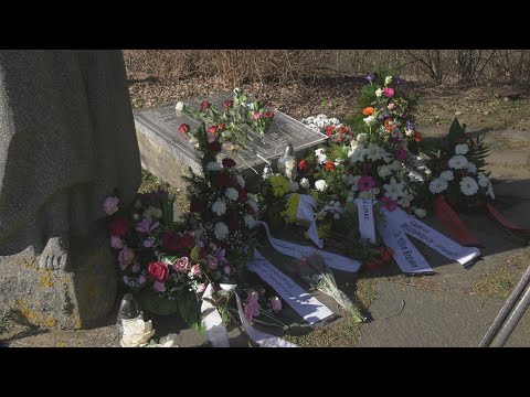 Kranzniederlegung am Frauenehrenmal Neubrandenburg