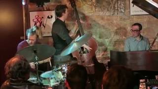 Paris Jazz Clubs ~Cave du 38 RIV  Green Dolphin Street (bill evans tune)