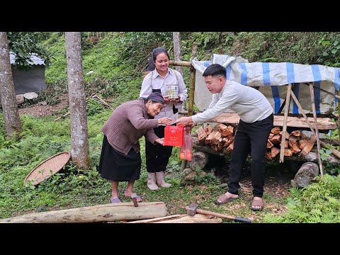 Mr. Khang was deeply moved by the kindness of the old woman and the homeless girl.