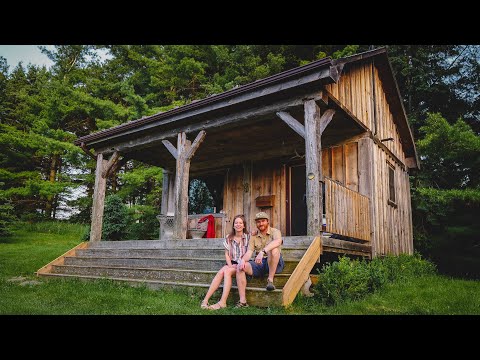 , title : 'OFF-GRID CABIN TOUR in Canada | TINY HOUSE LIVING Less Than 1 Hour From Toronto, Ontario!'