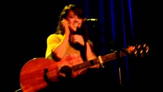 Kina Grannis calling her mother on stage.