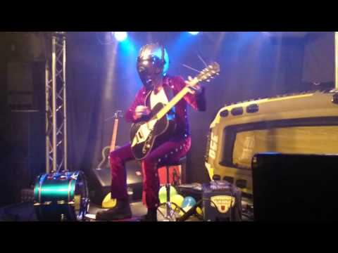 Bob Log III - Dino's bar (HD with a good mic)